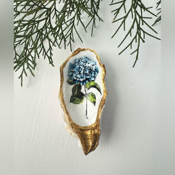 Handmade Other - NWT Decorated Blue Hydrangea 3.5” Oyster Shell